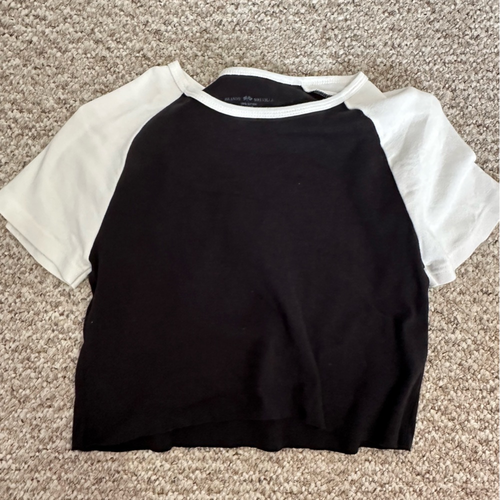 Brandy Melville crop tee